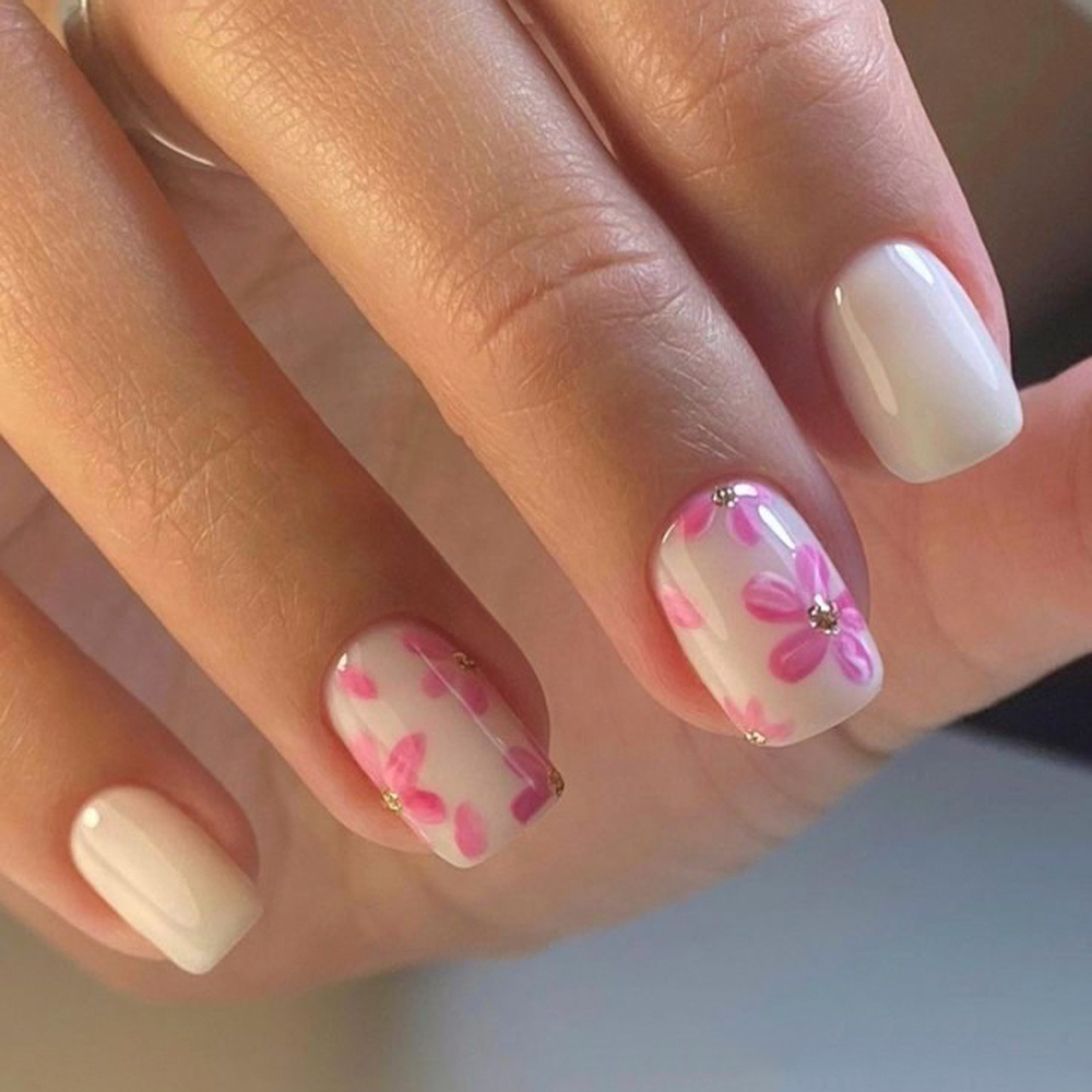 24枚入り 生花柄プレスオンネイルチップ 春夏 スクエア型  - Pressed Flower Art のレビューと価格