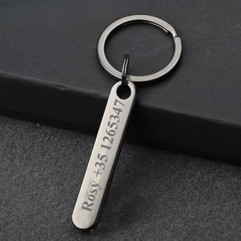 カスタムキーホルダー 無料彫刻付き パーソナライズされた名前 - Initial Ring Custom のレビューと価格