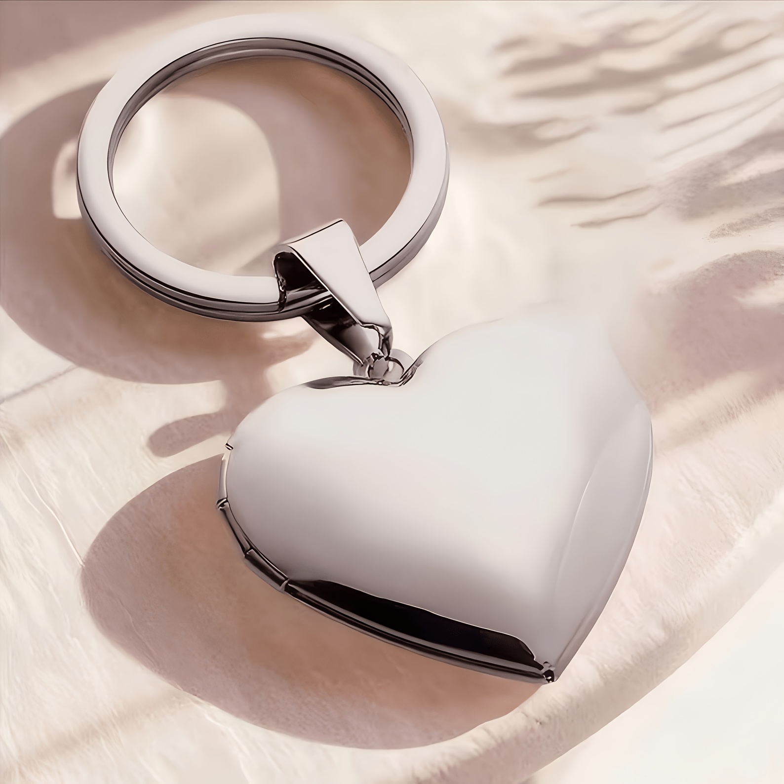 カスタム1/2フォトハートフレームロケットキーホルダー、パー - Initial Ring Custom のレビューと価格
