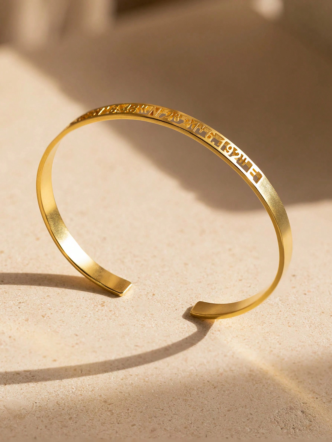 女性のためのローマ数字のステンレス鋼のカフブレスレット,ゴー - Coordinates Bracelet のレビューと価格